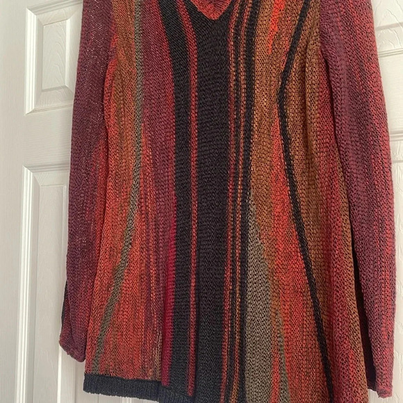 Soft surroundings, asymmetrical lightweight V-neck sweater top - Picture 2 of 7